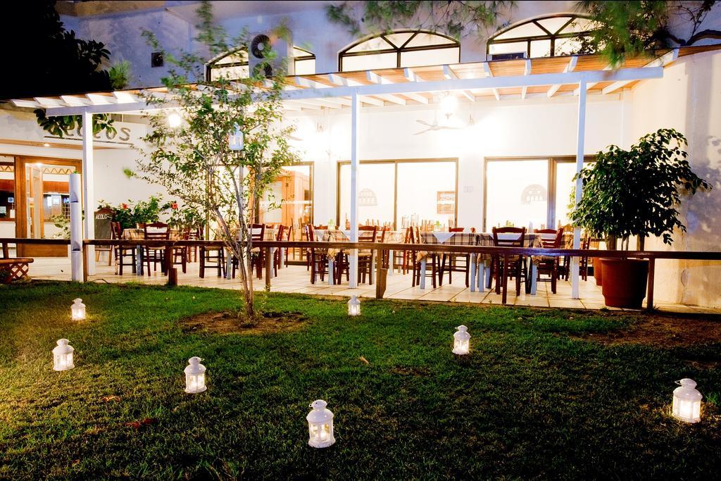 Aeolos Bay Hotel Tinos Exterior photo