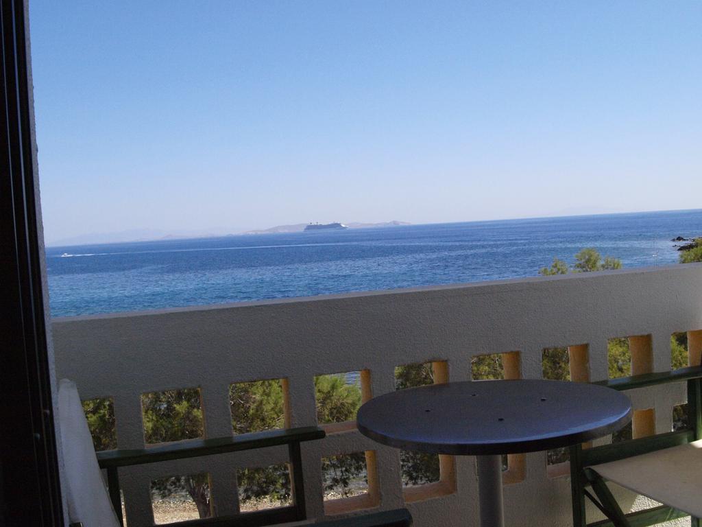 Aeolos Bay Hotel Tinos Exterior photo