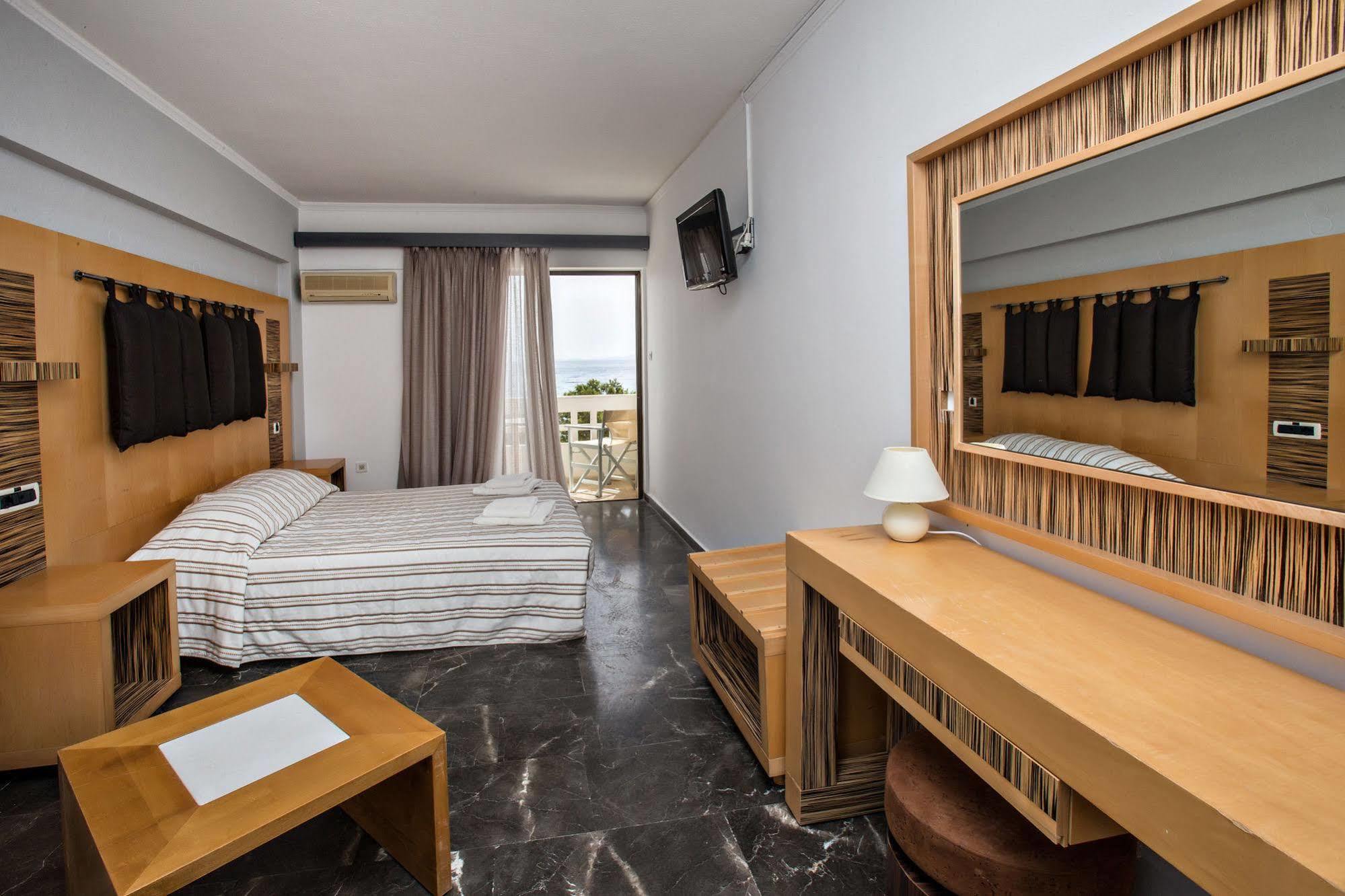 Aeolos Bay Hotel Tinos Exterior photo