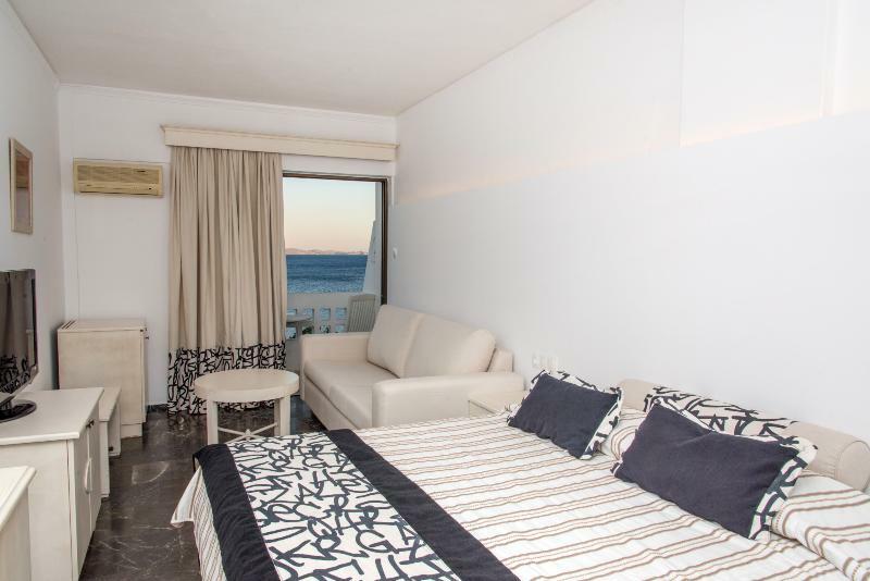 Aeolos Bay Hotel Tinos Exterior photo